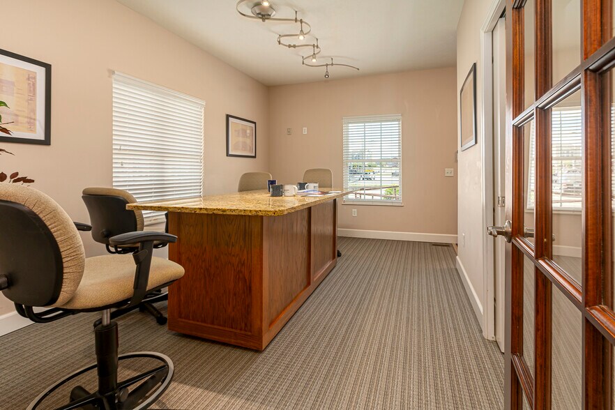 More Photos Of 2801 17th St, Marion Medical For Sale