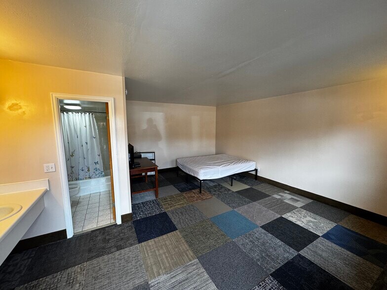 More Photos Of 960 N 3rd St, Laramie Hotel For Sale