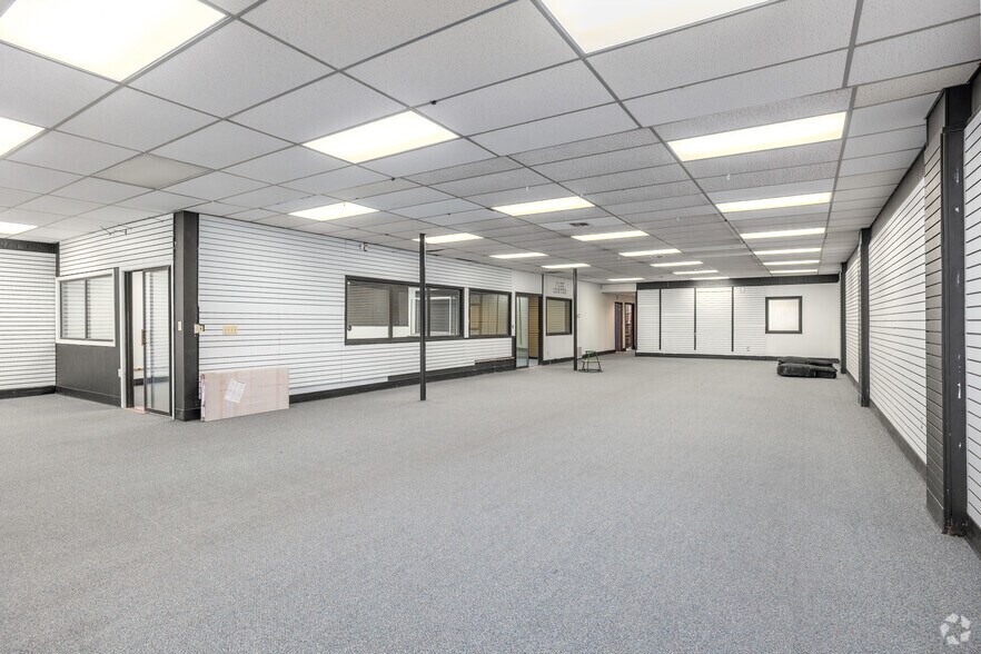 More Photos Of 317 W Gray St, Norman Storefront For Lease