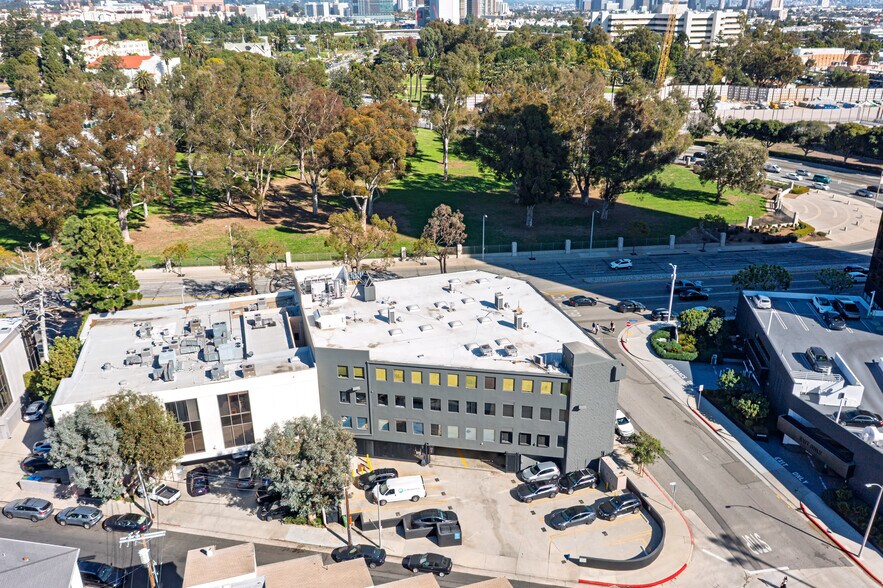 More Photos Of 11440 San Vicente Blvd, Los Angeles Office For Lease