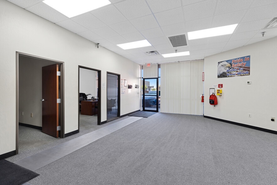 More Photos Of 2465 S Industrial Park Ave, Tempe Warehouse For Lease