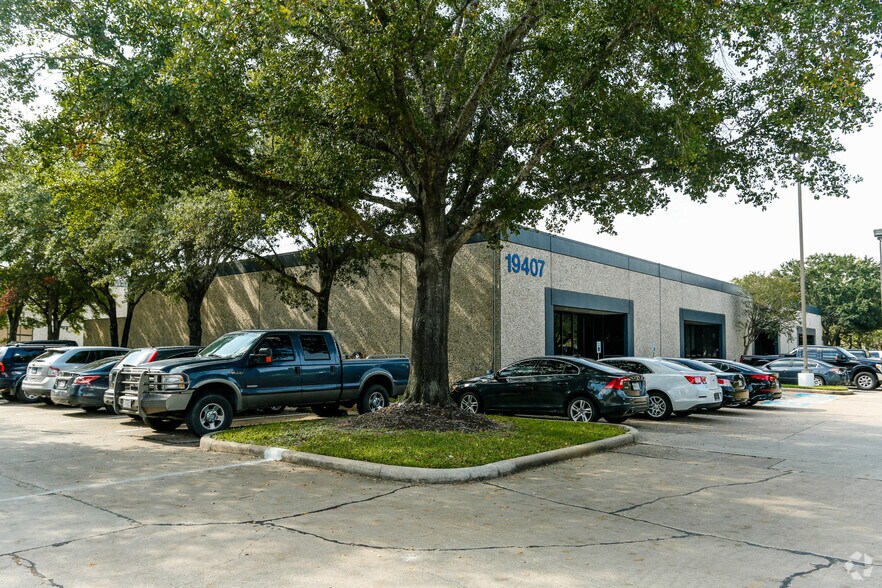 More Photos Of 19407 Park Row, Houston Warehouse For Lease