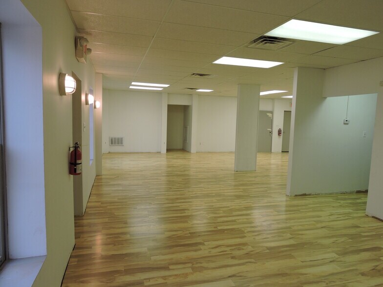 More Photos Of 1001 W Washington St, Norristown Warehouse For Lease