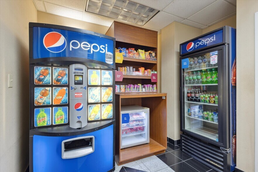 More Photos Of 2750 Fortune Cir W, Indianapolis Hotel For Sale