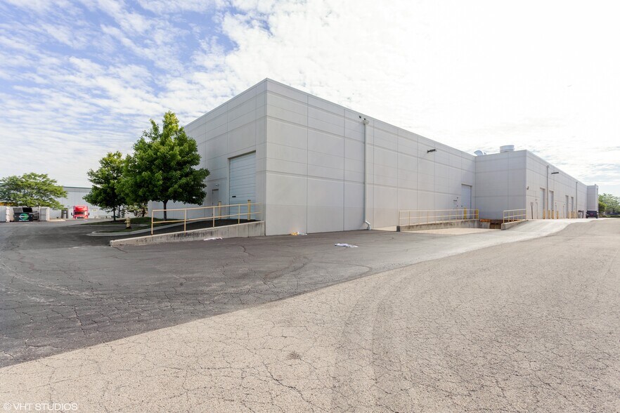 More Photos Of 475 Quadrangle Dr, Bolingbrook Warehouse For Lease