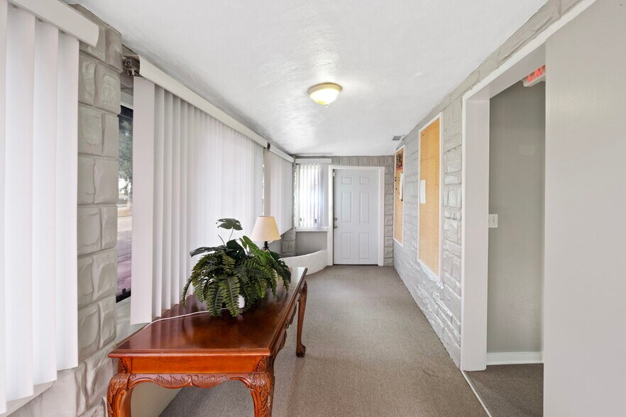 More Photos Of 6108 Arlington Rd, Jacksonville Office For Sale