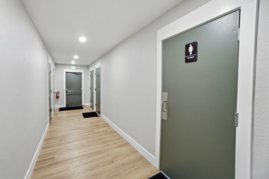 More Photos Of 4405-4435 Liberty Rd S, Salem Restaurant For Lease