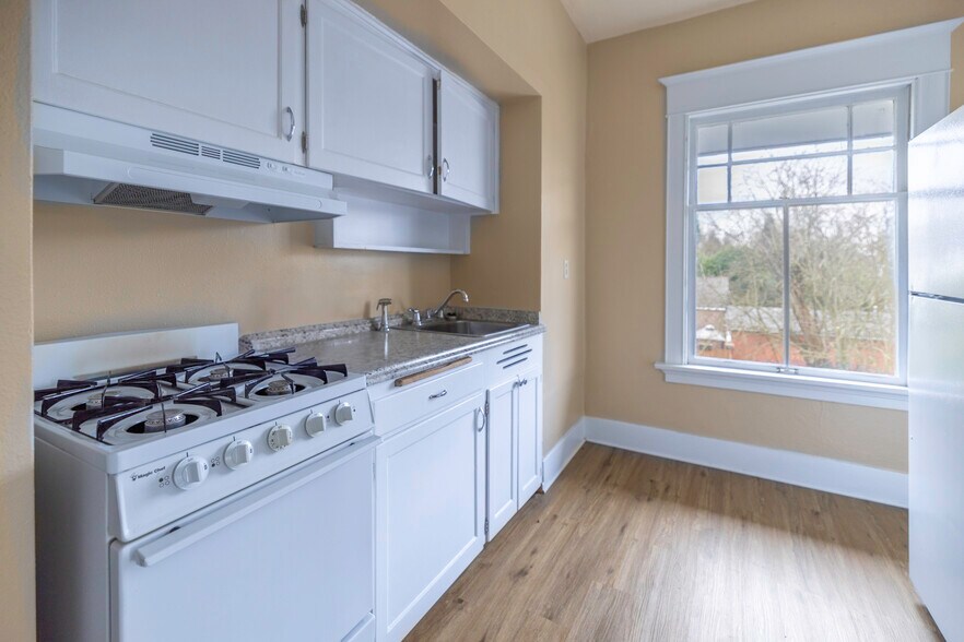 More Photos Of 506 1st St SW, Auburn Apartments For Sale