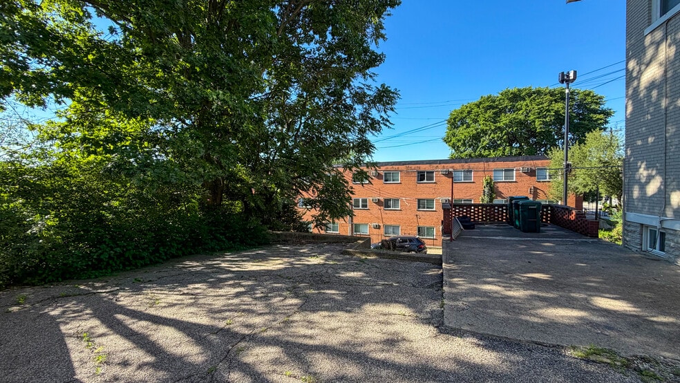 More Photos Of 2100 Auburn Ave, Cincinnati Office For Sale