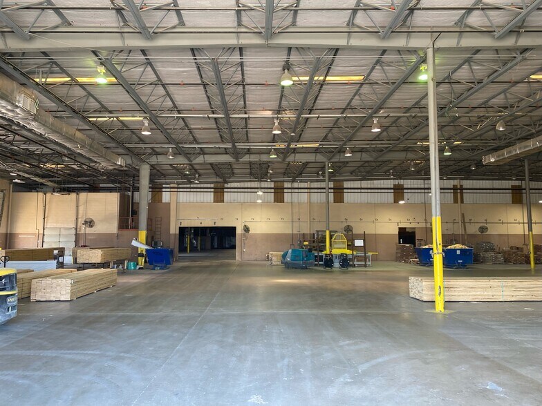 More Photos Of 1000 Jewell Dr, Waco Distribution For Lease
