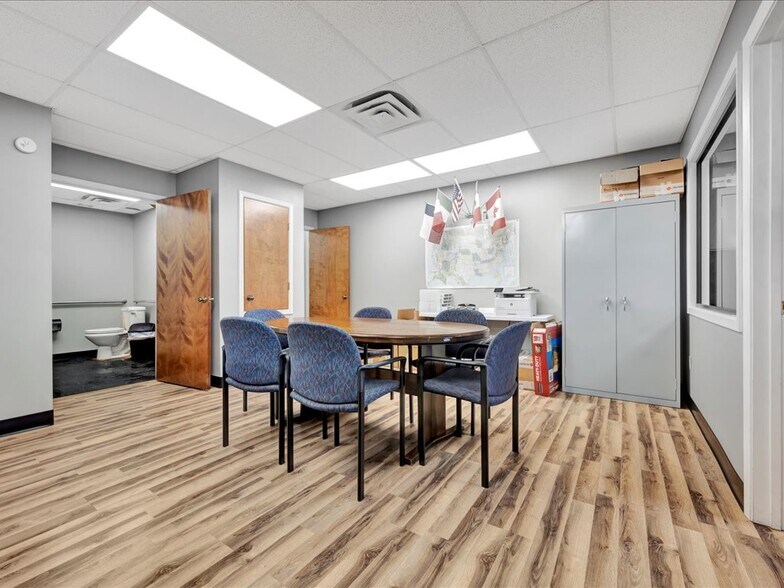 More Photos Of 1610 N John Redditt Dr, Lufkin Light Manufacturing For Sale