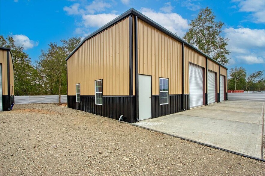 More Photos Of 13051 Pleasant Valley Dr, Rosharon Warehouse For Sale