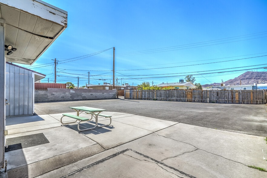 More Photos Of 211 W Atlantic Ave, Henderson Office For Sale