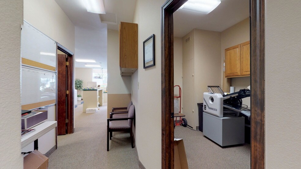 More Photos Of 8390 W Gage Blvd, Kennewick Office For Lease