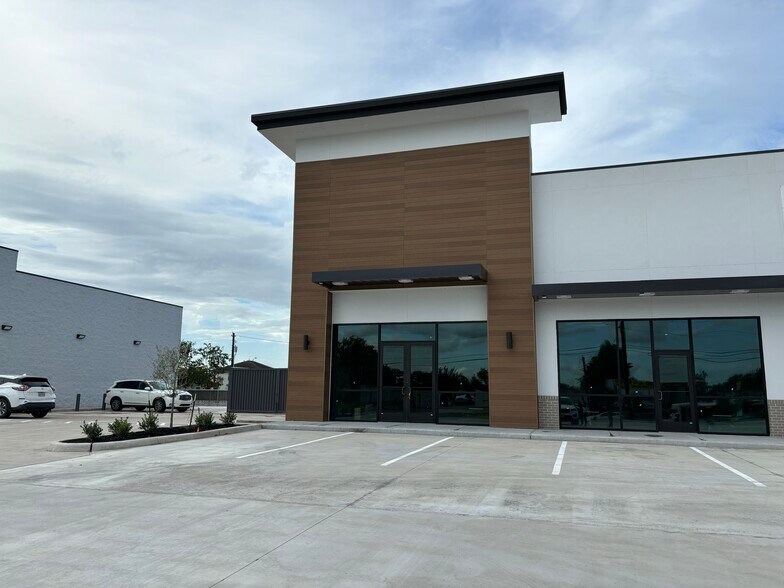 More Photos Of 13437 W Bellfort Ave, Sugar Land Storefront Retail Office For Lease