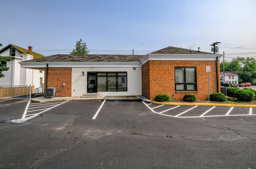 More Photos Of 123 E 6th St, Front Royal Office For Lease