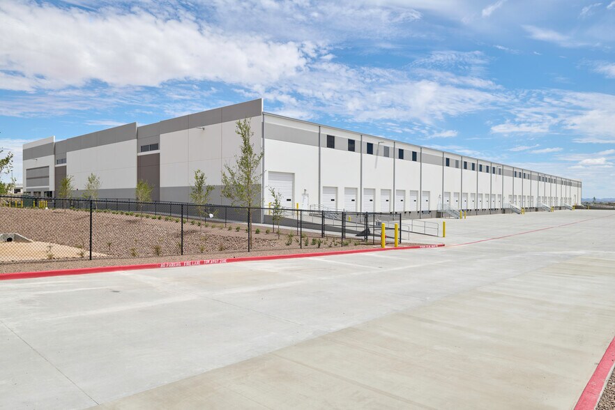 More Photos Of 8900 Escobar Dr, El Paso Distribution For Lease