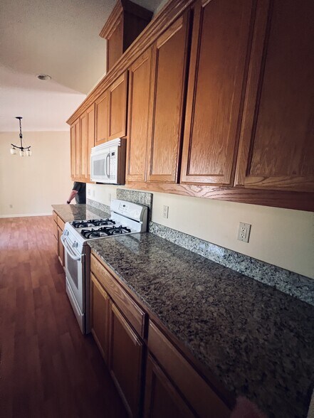 More Photos Of 5109 Smith Rd, Mariposa Office For Sale