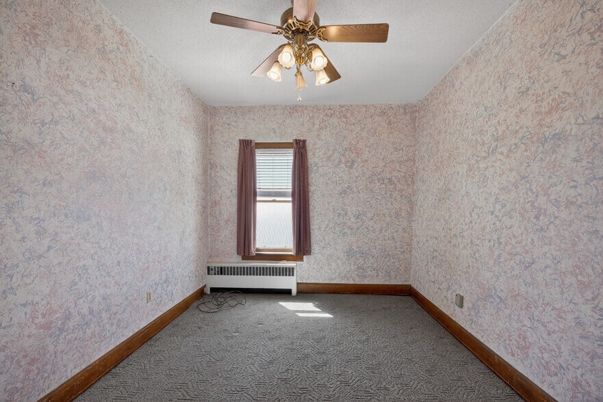 More Photos Of S101 S Main St, Nelson General Retail For Sale