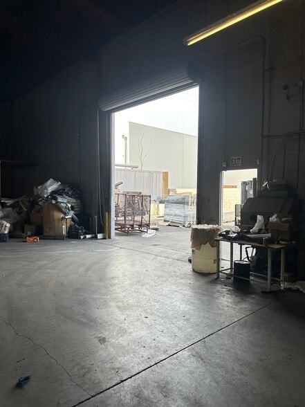 More Photos Of 10111-10113 Freeman Ave, Santa Fe Springs Distribution For Lease