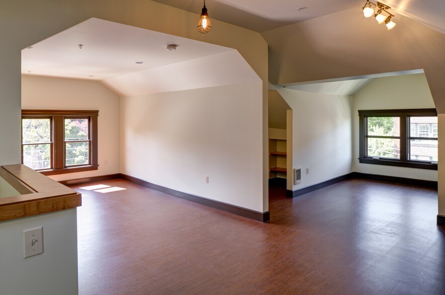 More Photos Of 1634 NW Everett St, Portland Apartments For Sale
