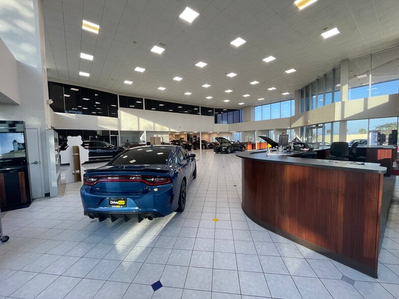 More Photos Of 1300 N Dixie Fwy, New Smyrna Beach Auto Dealership For Sale