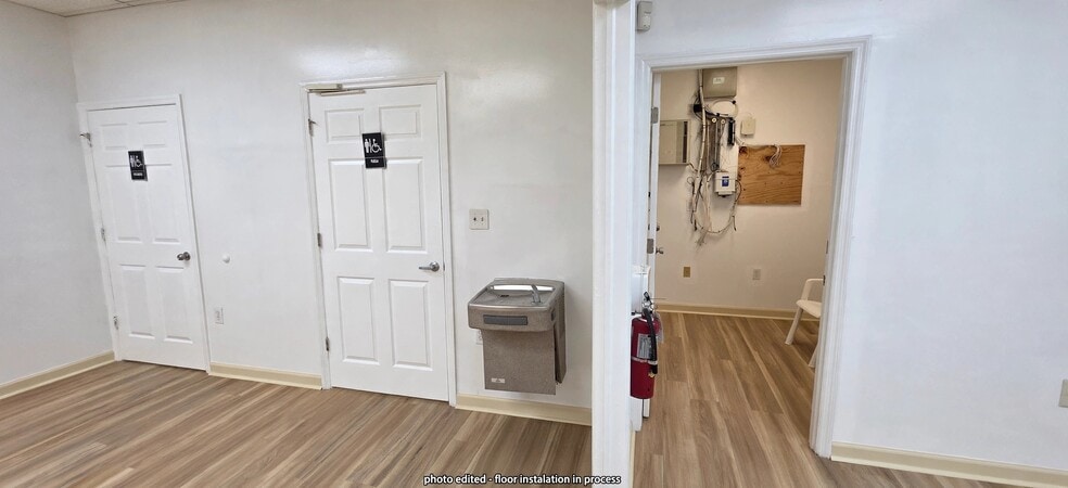 More Photos Of 7810 Kingspointe Pky, Orlando Warehouse For Lease