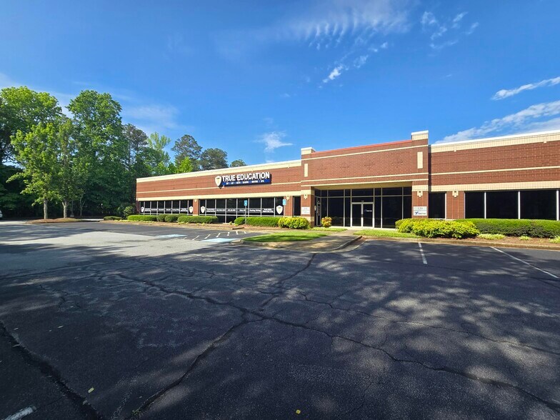 More Photos Of 10700 Abbotts Bridge Rd, Johns Creek General Retail For Lease