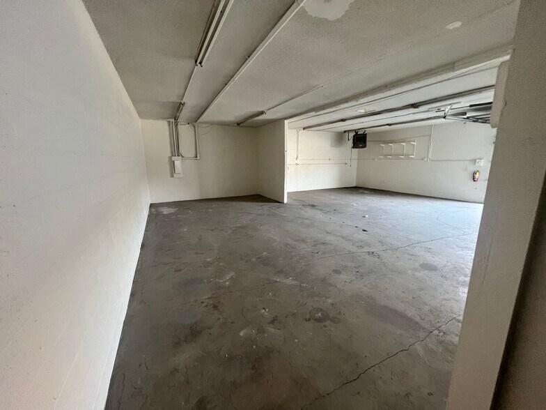 More Photos Of 147 N Gilbert St, Hemet Flex For Sale