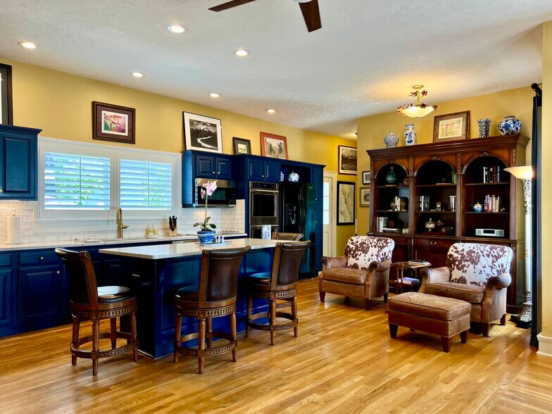 More Photos Of 210 S College St, Franklin Office For Sale