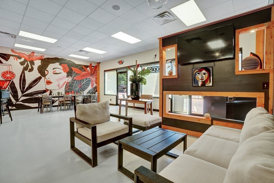 More Photos Of 3365 Dogwood Dr, Hapeville Storefront Retail Office For Lease