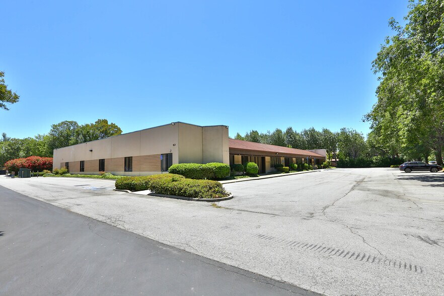 More Photos Of 118-122 Charcot Ave, San Jose Flex For Lease