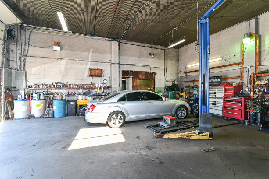 More Photos Of 715 W 30th St, Indianapolis Auto Repair For Sale