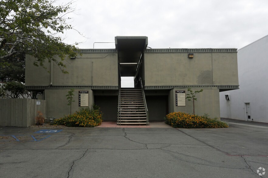 More Photos Of 219 N Indian Hill Blvd, Claremont Office For Lease