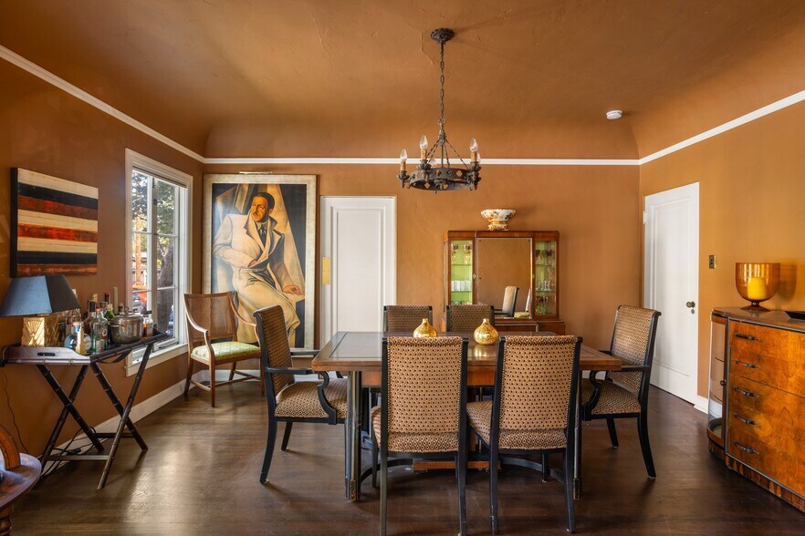 More Photos Of 366 N Sycamore Ave, Los Angeles Apartments For Sale