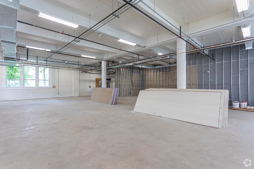 More Photos Of 1217 Hyde Park Ave, Hyde Park Warehouse For Lease