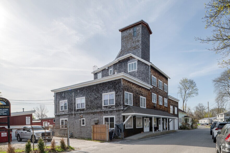 Primary Photo Of 32 Cole St, Warren Showroom For Lease