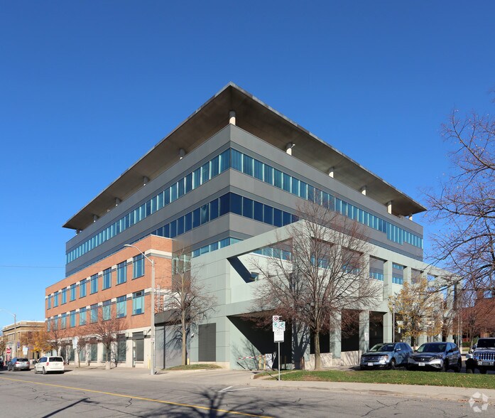 More Photos Of 4342 Queen St, Niagara Falls Office For Sale