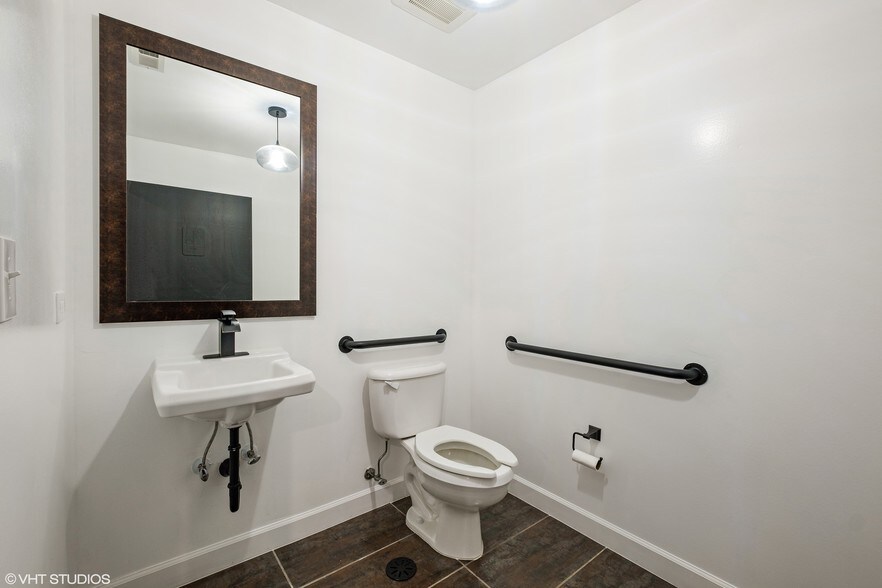 More Photos Of 610-642 Anthony Trl, Northbrook Light Distribution For Sale