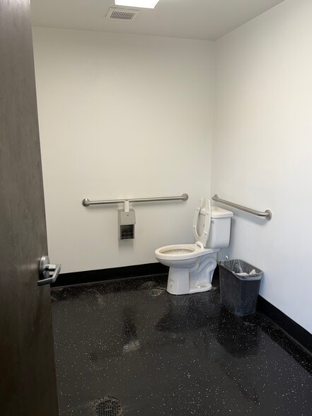 More Photos Of 1215 S Monroe St, Tallahassee Freestanding For Lease
