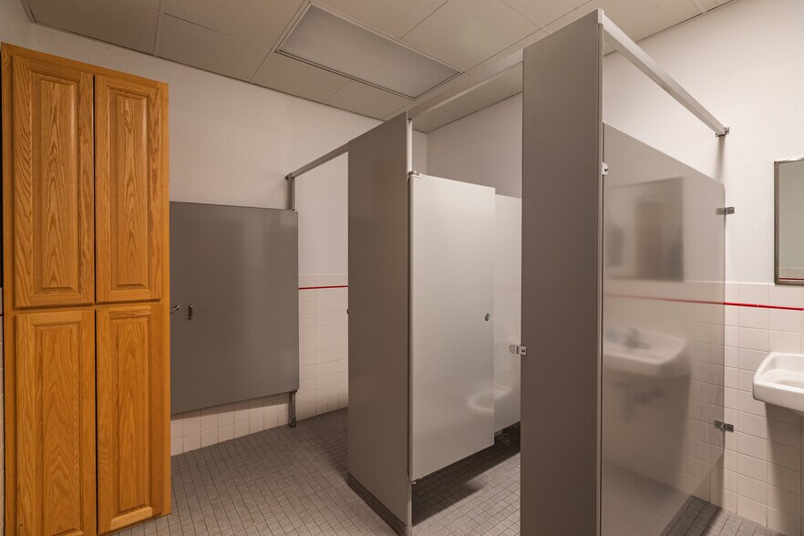 More Photos Of 2120 Hauser St, La Crosse Warehouse For Sale