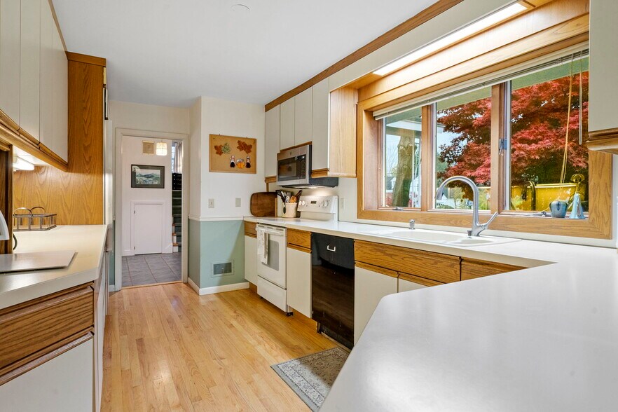 More Photos Of 6 Arbor Dr, Glens Falls Office For Sale