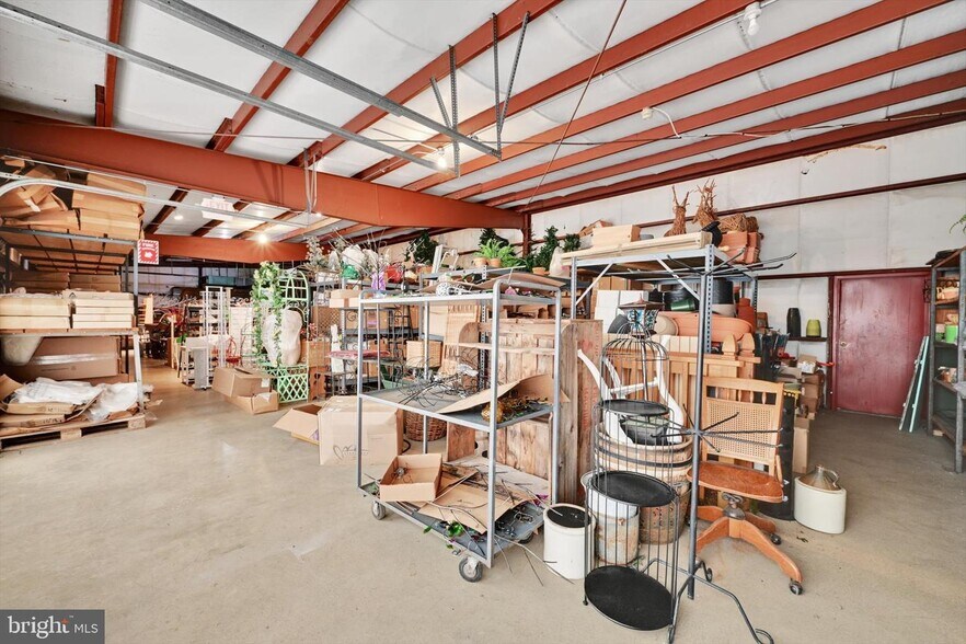 More Photos Of 501 W Washington Ave, Myerstown General Retail For Sale