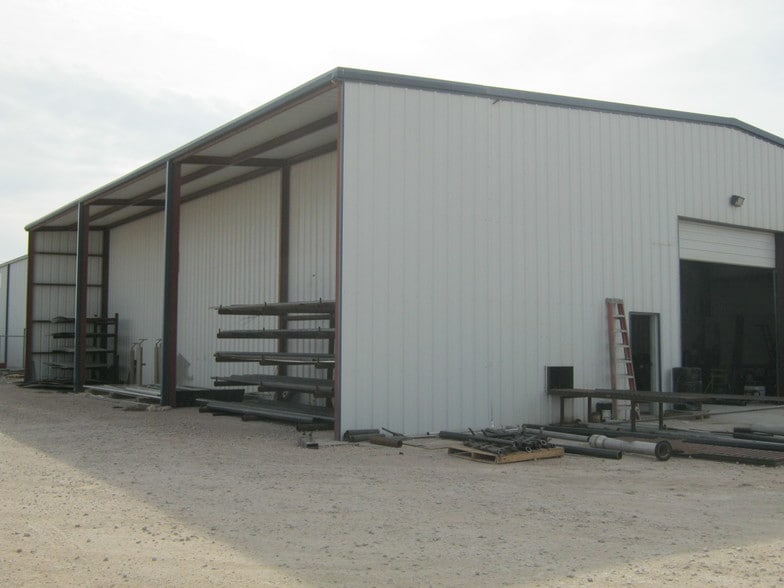 More Photos Of 8296 W Interstate 20, Midland Warehouse For Lease