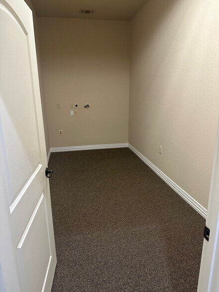 More Photos Of 7625 Bellaire Dr S, Fort Worth Office For Lease