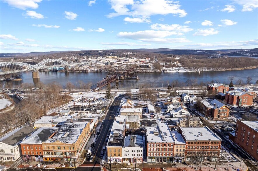 More Photos Of 666-668 Main St, Middletown Apartments For Sale