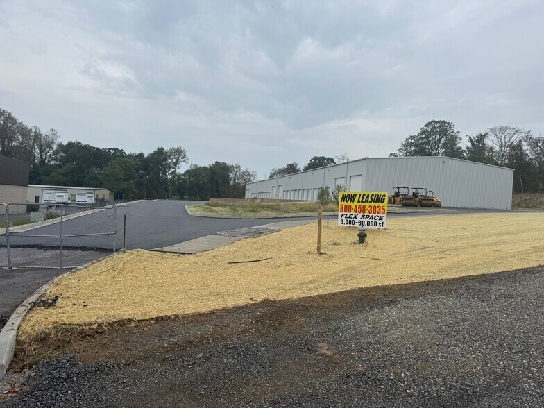 More Photos Of 967 Sweeney Dr, Hagerstown Light Manufacturing For Lease