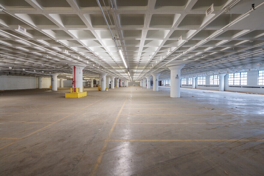 More Photos Of 1111 W 35th St, Chicago Flex For Lease
