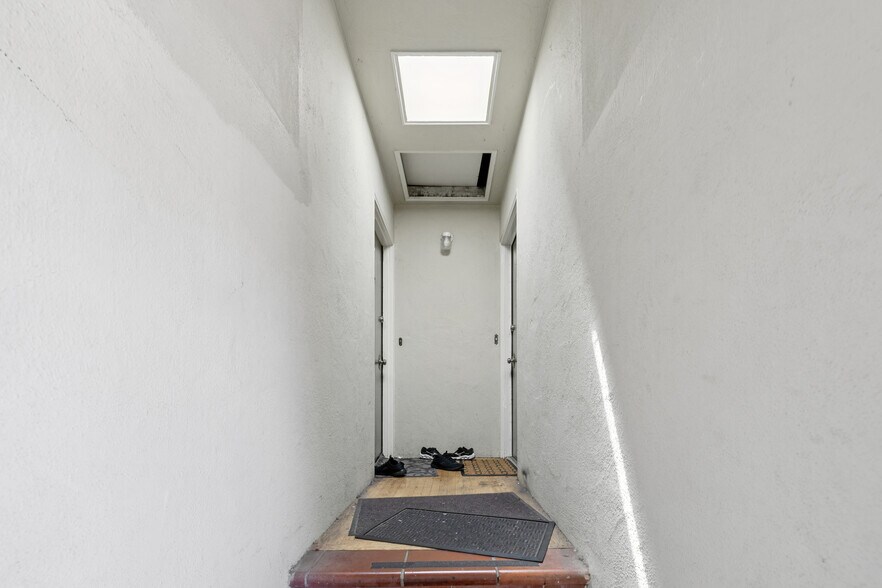 More Photos Of 1140 El Camino Real, Burlingame Apartments For Sale