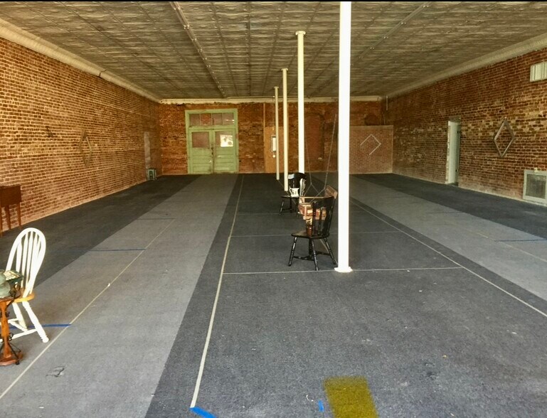 More Photos Of 103 N Jackson St, Henderson Storefront For Sale